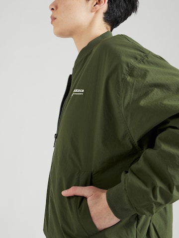 new balance Prehodna jakna 'Heritage' | zelena barva