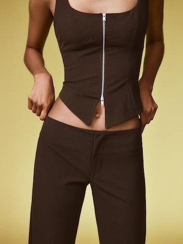 Bershka Szabványos Nadrág - barna