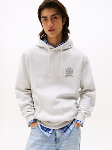 Tommy Jeans Свитшот 'PLAY' в Серый