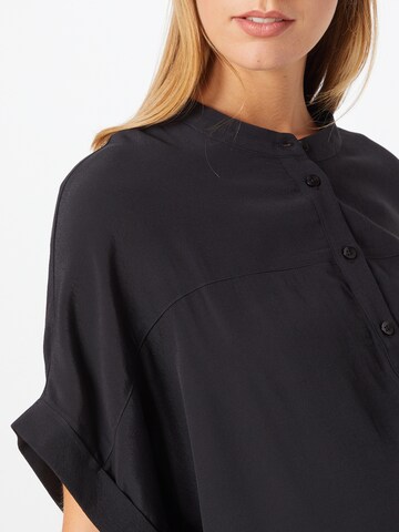 SOAKED IN LUXURY Blouse 'Helia' in Black