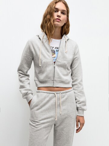 Giacca di felpa di Pull&Bear in grigio: frontale