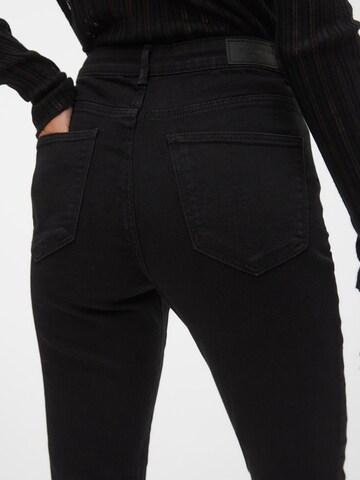 Coupe slim Jean 'JUNE' VERO MODA en noir