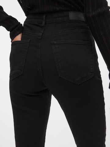 VERO MODA Slimfit Jeans 'JUNE' i svart