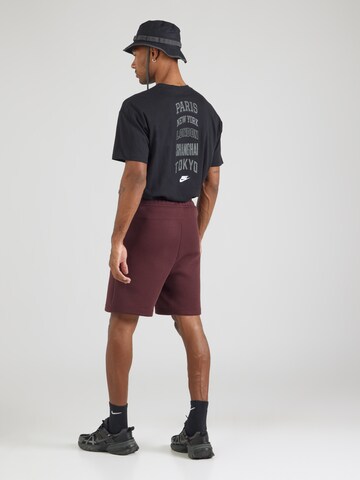 Loosefit Pantaloni 'TCH FLC' di Nike Sportswear in rosso