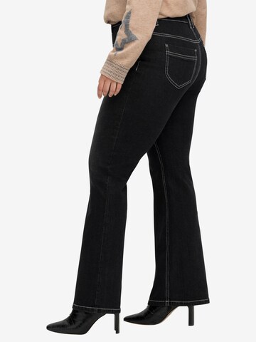 SHEEGO Bootcut Jeans in Schwarz