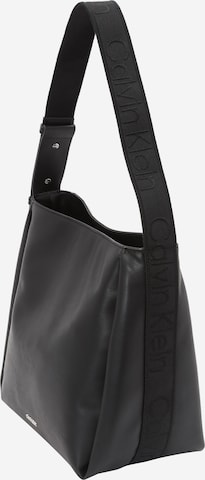 Calvin Klein Kabelka na rameno 'Gracie' - Čierna