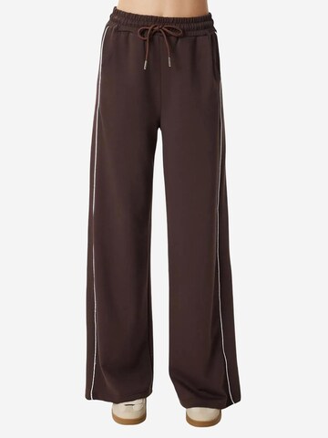 Wide leg Pantaloni di Happiness İstanbul in marrone: frontale