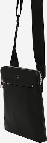 BOSS Чанта за през рамо тип преметка 'Ray' в черно: отпред