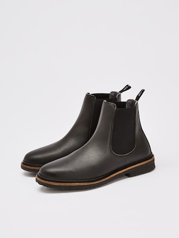 NINE TO FIVE Chelsea Boots 'Luka' in Black