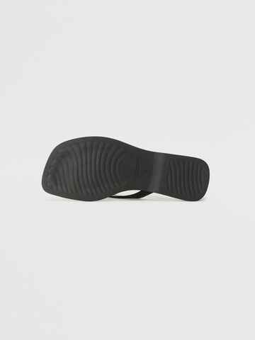 VAGABOND SHOEMAKERS Žabky 'Izzy' – černá