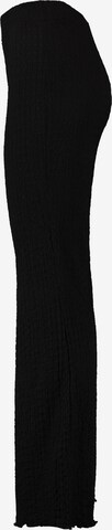 Hailys Rozkloszowany krój Spodnie 'Lira' w kolorze czarny