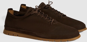 Chaussure à lacets 'Beleg' Desa en marron : devant