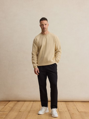 DAN FOX APPAREL Mikina 'Nikolai' – béžová