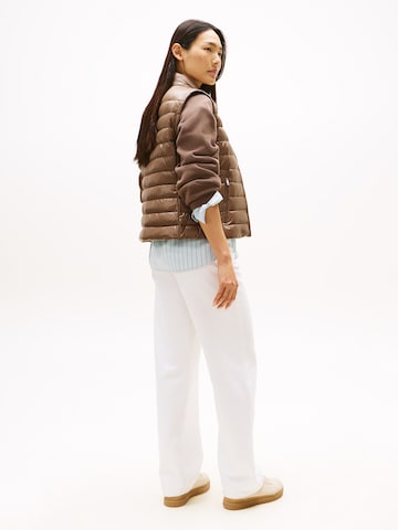 TOMMY HILFIGER - Chaleco en marrón