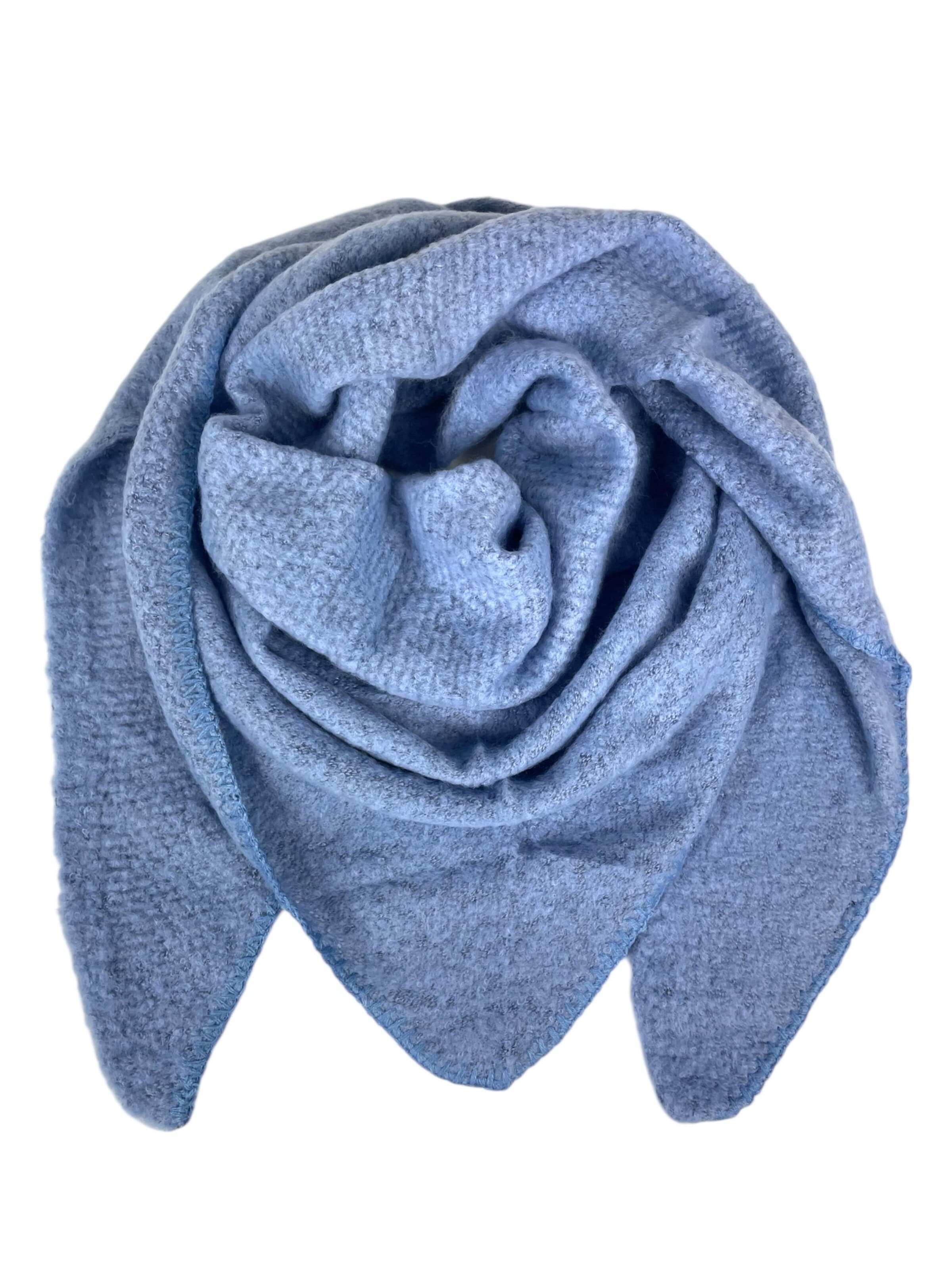 Kumixi Scarf in Blue: front