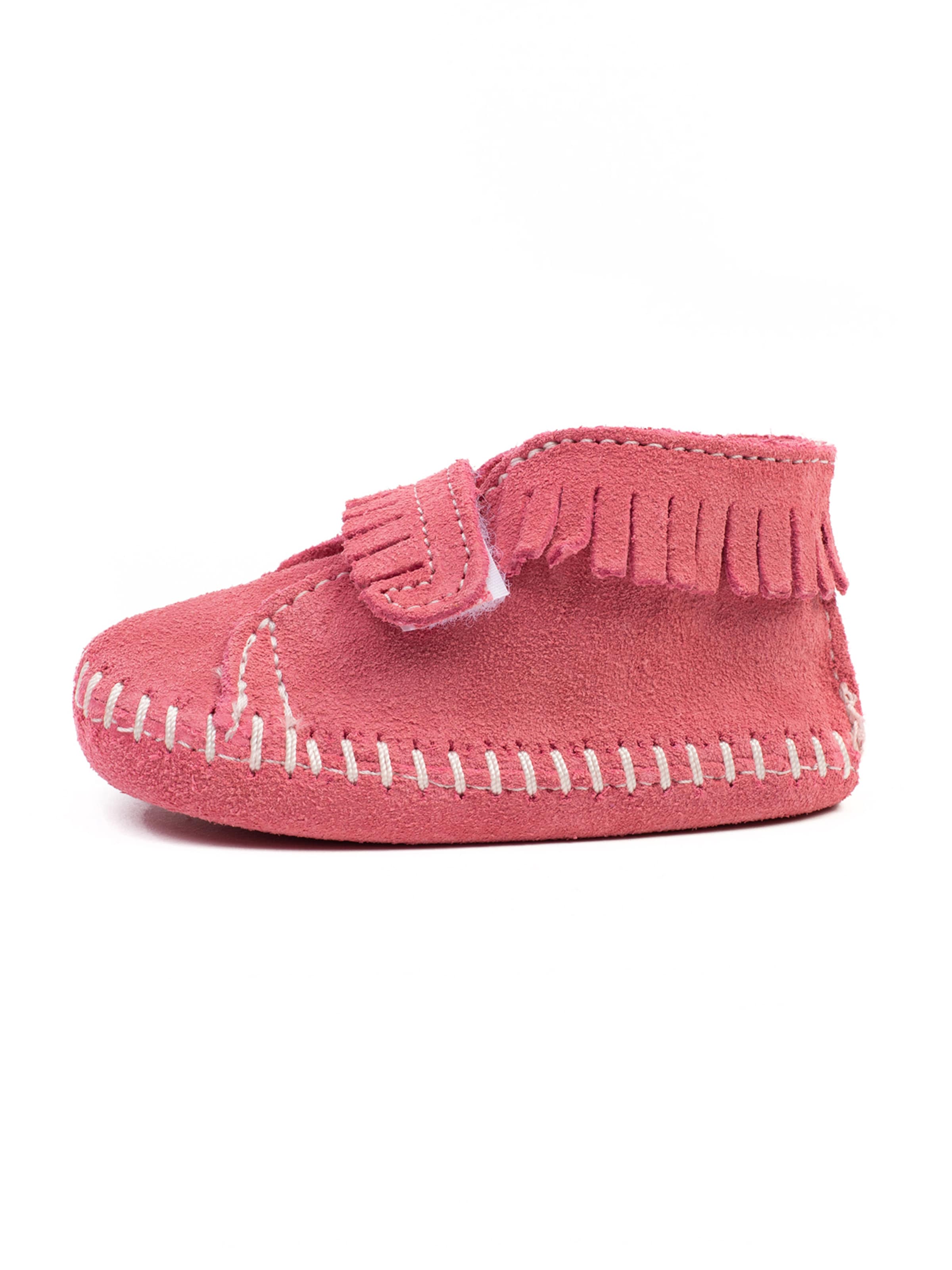 Minnetonka - Botas 'Front Strap' en rosa: frente