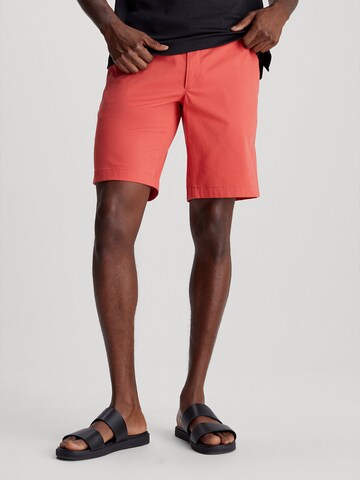 Calvin Klein Regular Shorts in Rot: predná strana