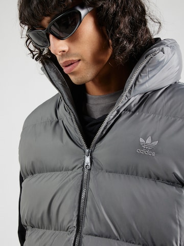 ADIDAS ORIGINALS Weste in Grau
