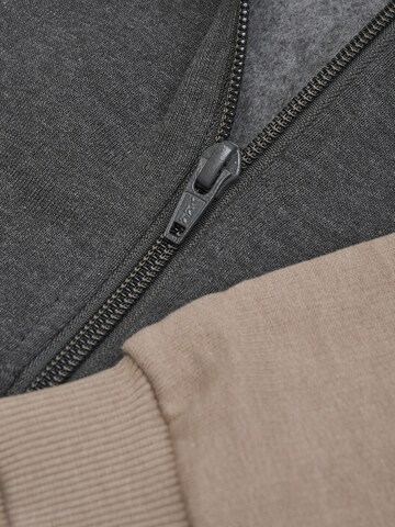 MINYMO Kapuzensweatjacke ' MISweat ' in Grün