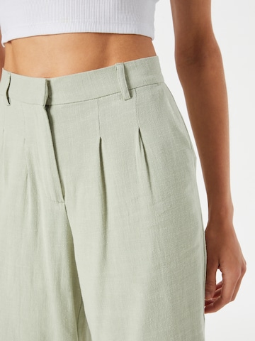 MOSS COPENHAGEN Élére vasalt nadrágok 'Mariet' - zöld: elől