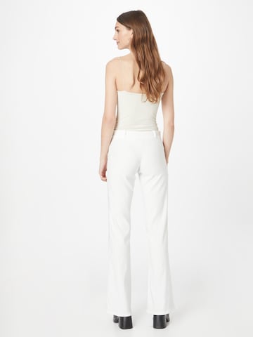 évasé Pantalon NLY by Nelly en blanc