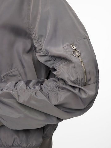 VERO MODA Tussenjas 'SNKatarina' in Grijs