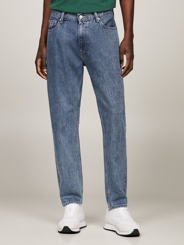 Tommy Jeans Tapered Jeans 'Dad' in Blue: front