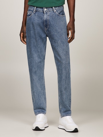 Tommy Jeans Tapered Jeans 'Dad' in Blauw: voorkant