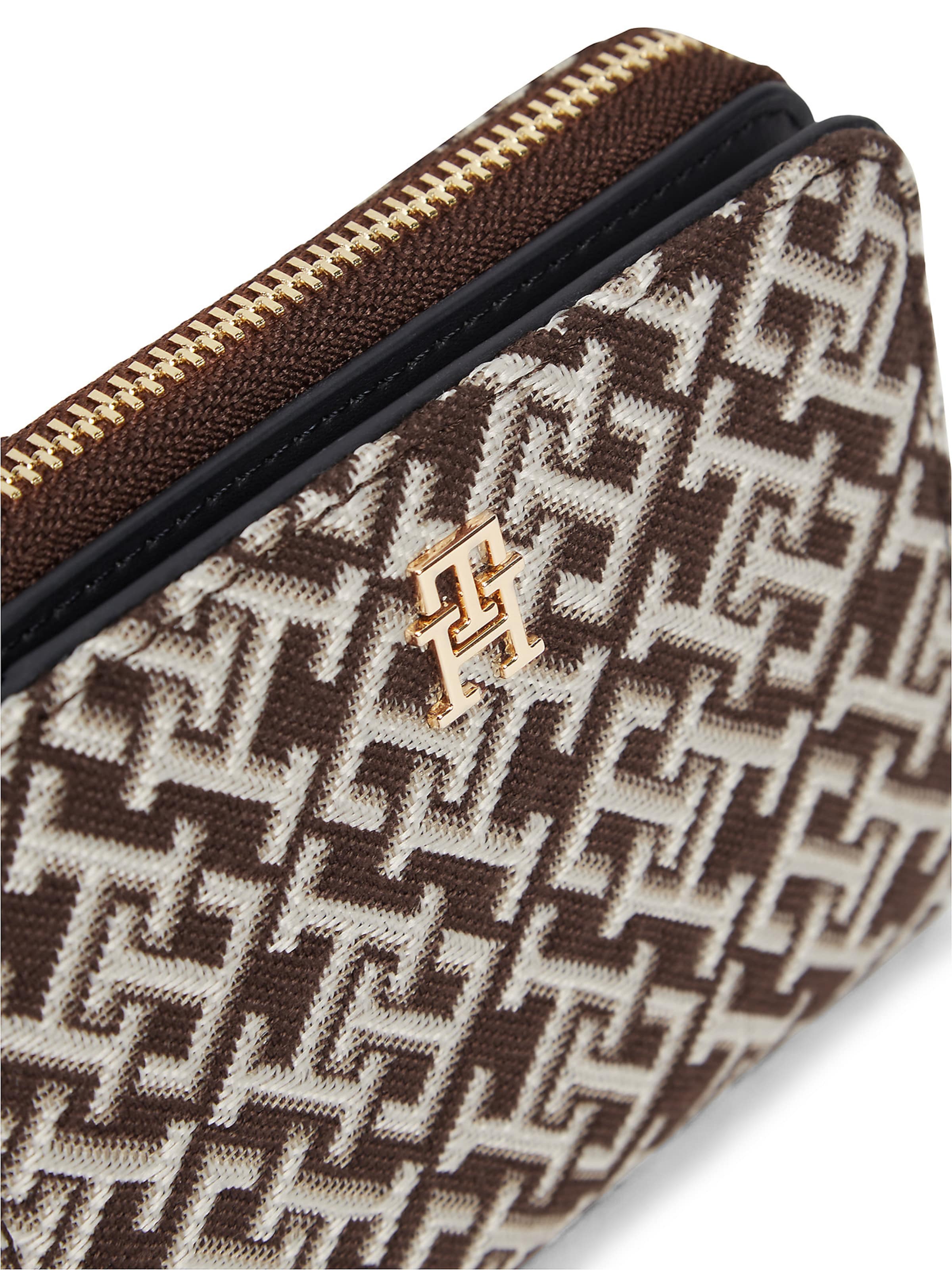 TOMMY HILFIGER Wallet in Brown