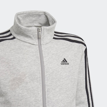 ADIDAS SPORTSWEAR - Fato de treino 'Fitted' em cinzento