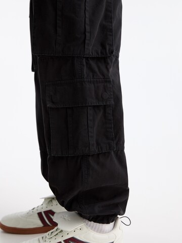 Pull&Bear Loose fit Cargo trousers in Black