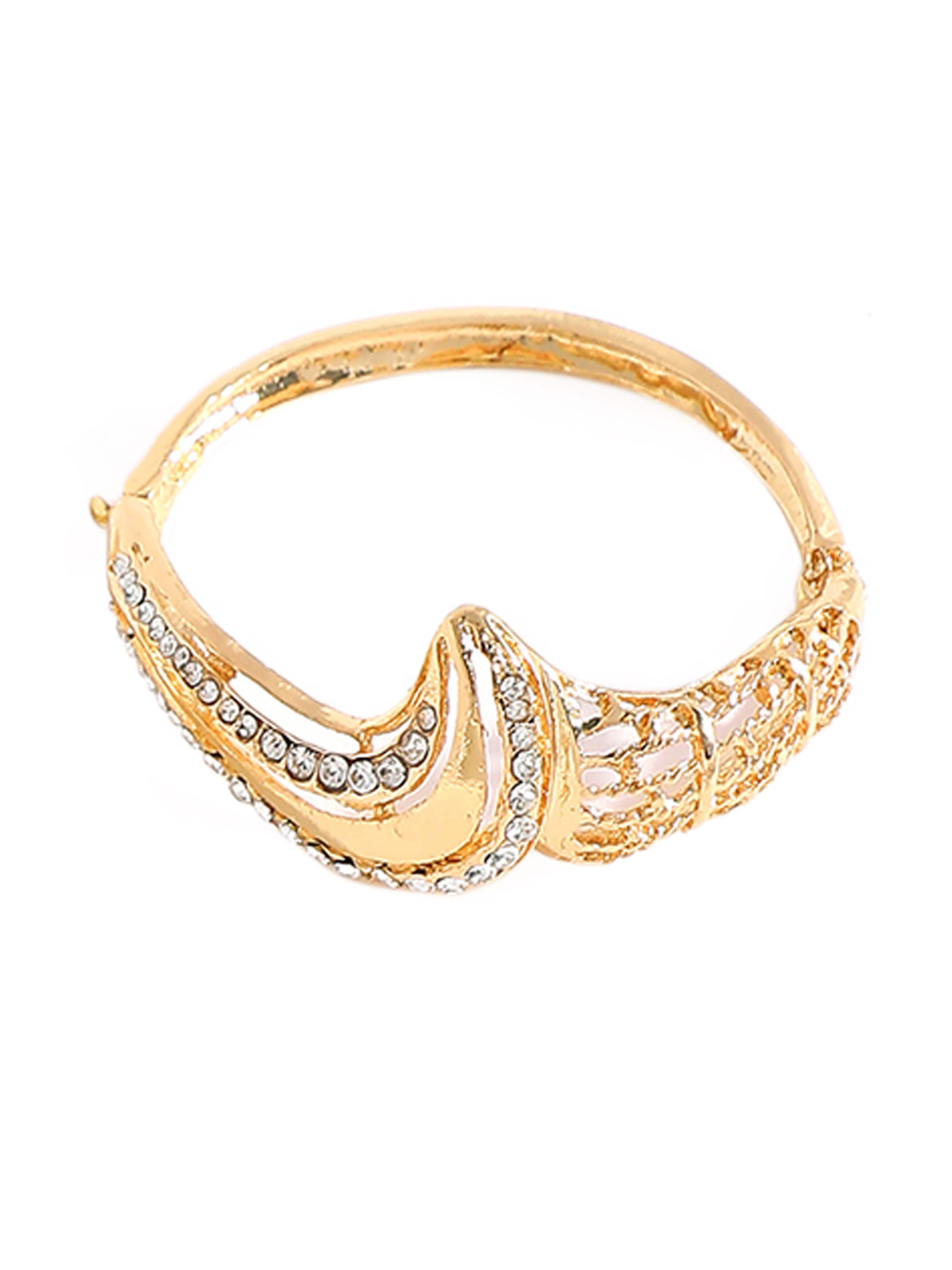 Set de bijuterii 'Sarthak' de la SOHI pe auriu