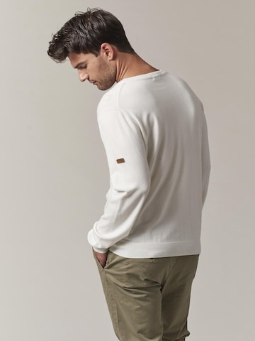 Pull-over 'Shotson' Deeluxe en blanc