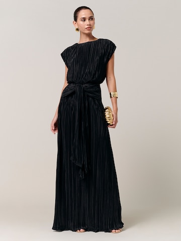 Rochie 'Zarina' de la Sável pe negru: față