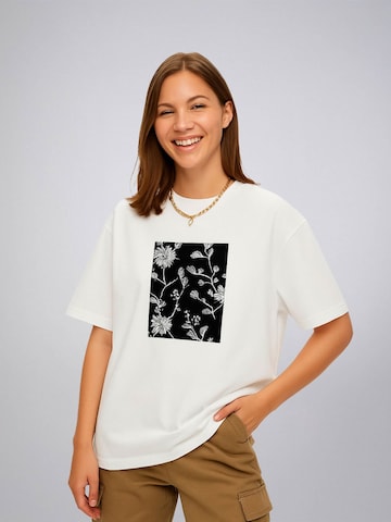 LEAFLETIC Oversized shirt 'Leafletic Women’s Crew Neck Oversized T-Shirt' in Wit
