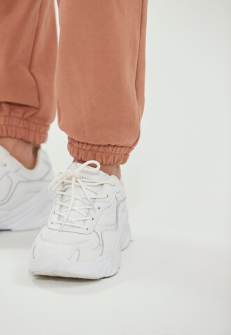 Athlecia Loosefit Sweatpants 'Lia' in Braun