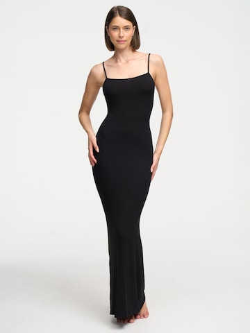 Abito 'Ribbed Cami Maxikleid' di cfab (formerly creamy fabrics) in nero: frontale