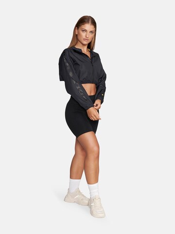 GOLD´S GYM APPAREL Overgangsjakke 'Dana' i sort