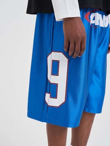 AND1 Regular Shorts in Blau