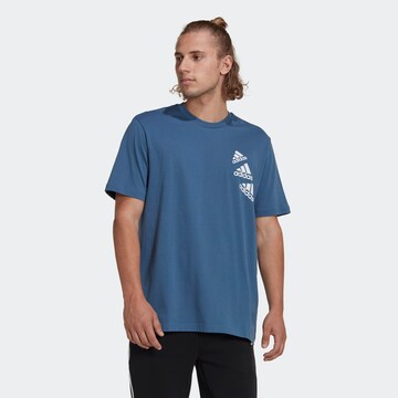 Tricou funcțional 'Essentials Brandlove' de la ADIDAS SPORTSWEAR pe albastru: față