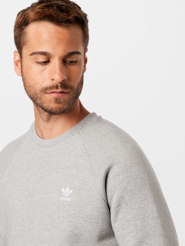 ADIDAS ORIGINALS Regular fit Sweatshirt 'Adicolor Essentials Trefoil' i grå
