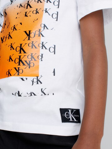 T-Shirt Calvin Klein Jeans en blanc