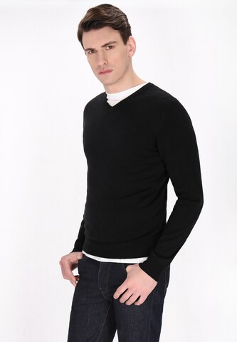 Pull-over MO en noir : devant