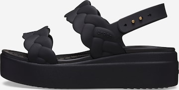 Crocs Remmisandaalit 'Brooklyn' värissä musta: etupuoli