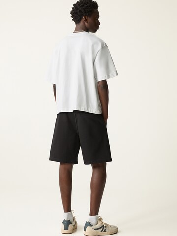 Largi Pantaloni de la Pull&Bear pe negru