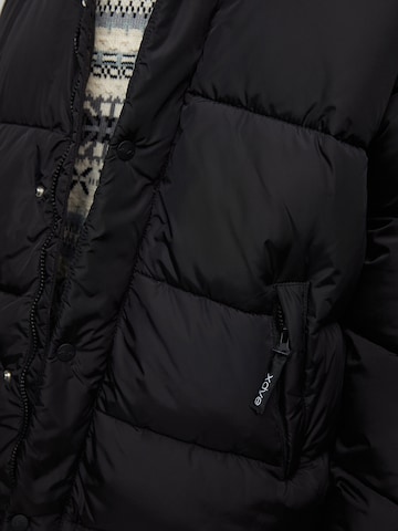 Pull&Bear Winterjacke in Schwarz