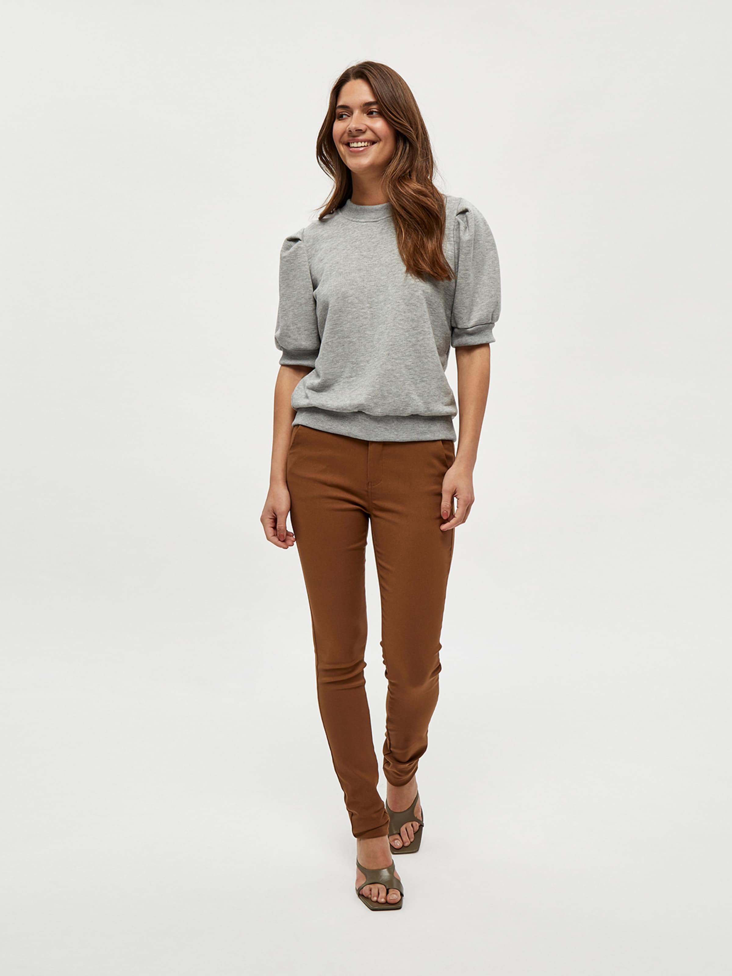 minus - Sweatshirt 'Mika' em cinzento