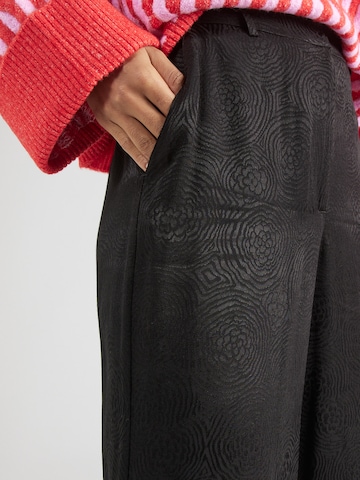 florence by mills exclusive for ABOUT YOU Lużny krój Spodnie 'Twinkle lights' w kolorze czarny