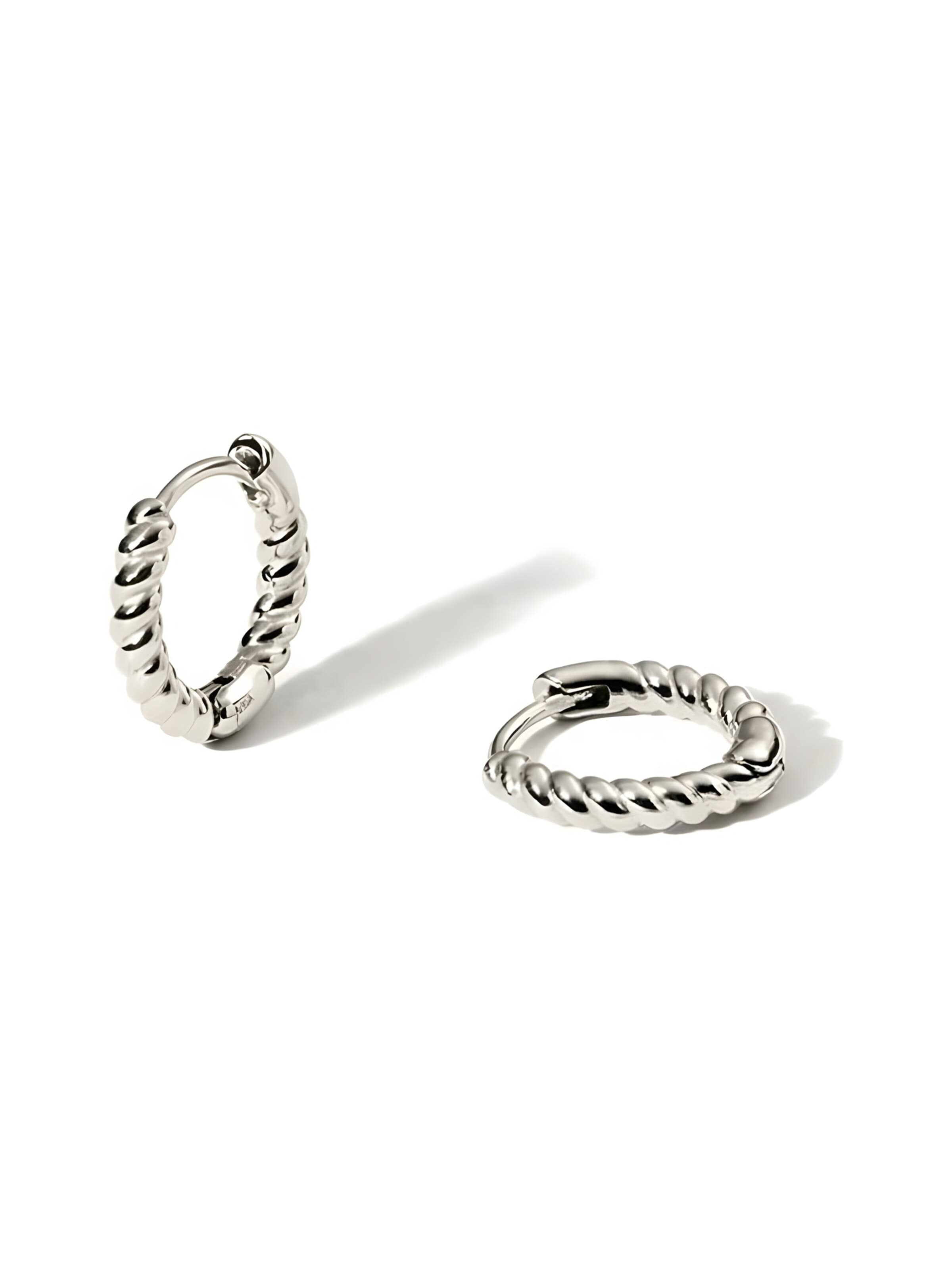 hiBALI Ohrringe 'Twisty Baby Hoops'‌‌‌‌‌‌‌ in Silber: Vorderseite