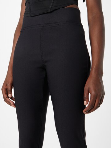 Coupe slim Pantalon Freequent en noir